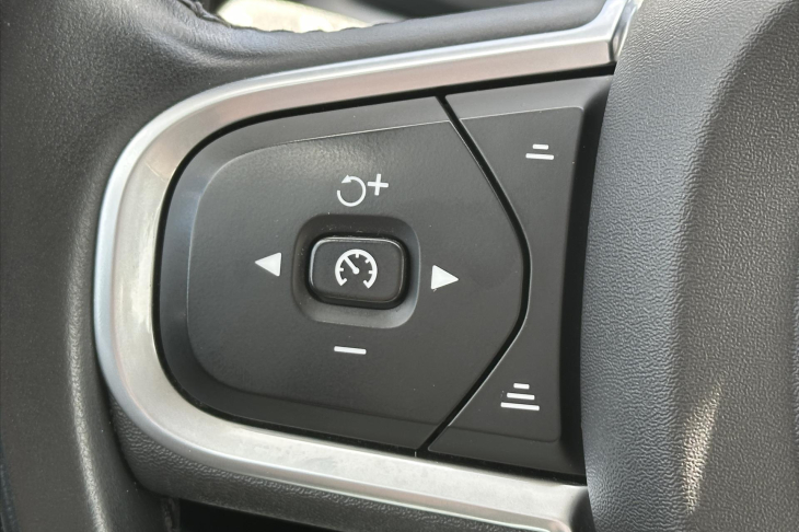 Volvo XC60 2,0 145 kW D4 AWD Momentum