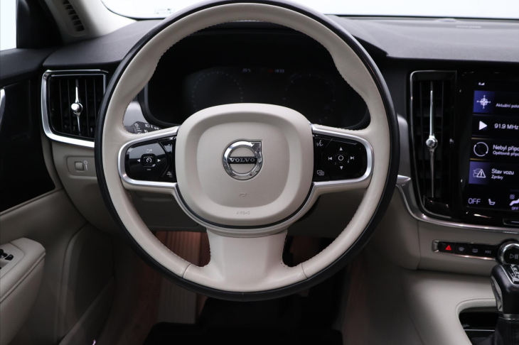 Volvo V90 2,0 D4 140kW Drive-E Momentum Aut.