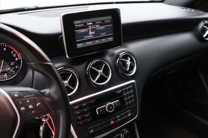 Mercedes-Benz Třídy A 1,6 200 115kW Sport