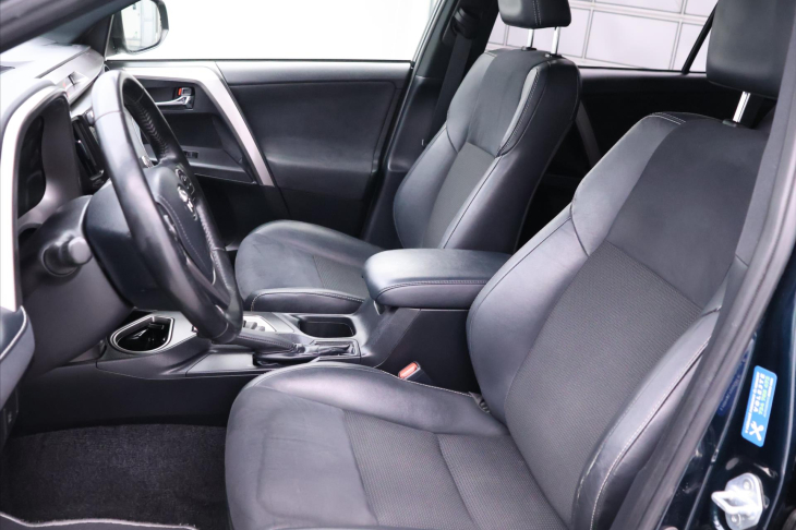 Toyota RAV4 2,5 Hybrid 114kW e-CVT 4WD CZ
