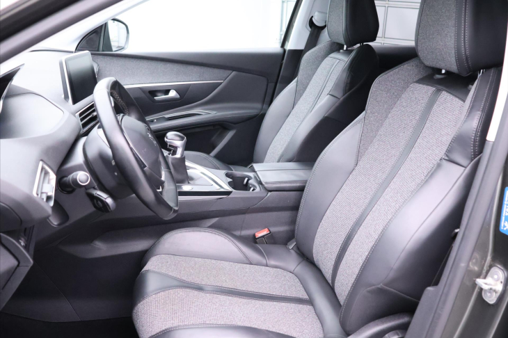 Peugeot 3008 1,2 PT 96kW Allure Navi 1.Maj