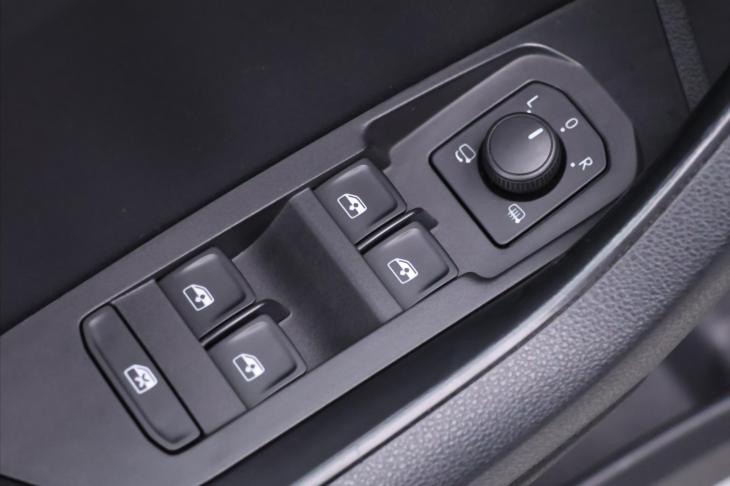 Škoda Karoq 2,0 TDI DSG 4x4 Sportline DPH