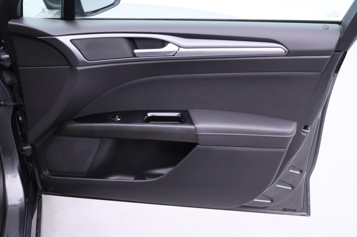 Ford Mondeo 2,0 TDCi 132kW 4x4 CZ Titanium