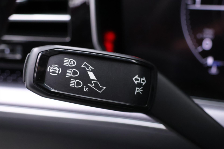 Volkswagen Touareg 3,0 TDI 210kW 4M R-Line DPH