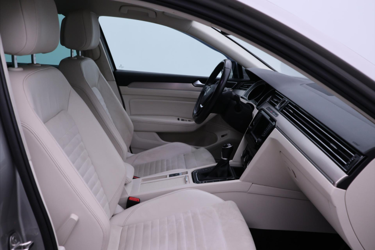 Volkswagen Passat 2,0 110kW Highline 4Motion CZ