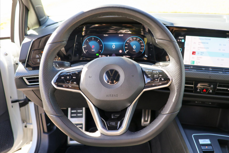 Volkswagen Golf 2,0 TDI R-line DSG Matrix DPH