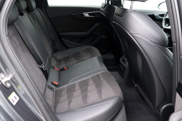 Audi A4 3,0 TDI 200kW quattro Navi
