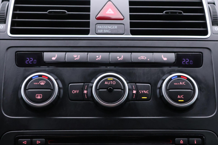 Volkswagen Touran 1,2 TSI Cup 7-Míst Serv.kniha