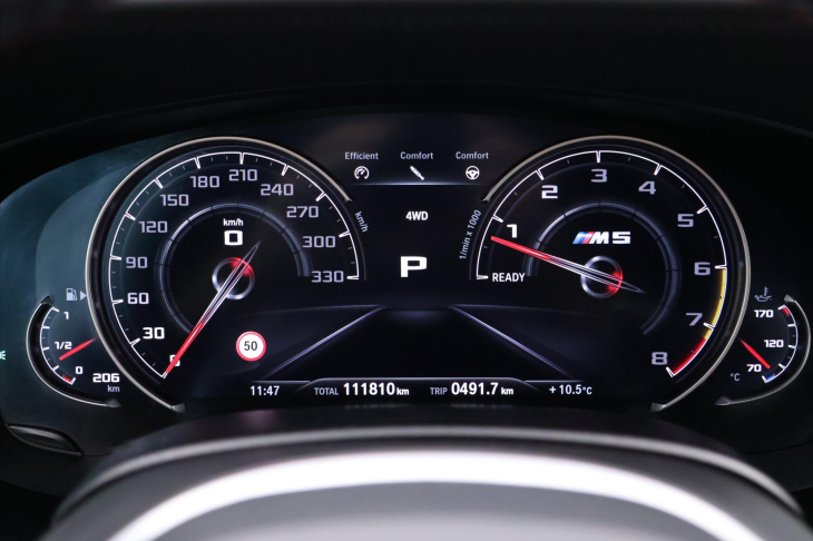 BMW M5 4,4 V8 441kW xDrive Individual DPH CZ