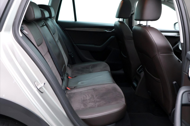 Škoda Octavia 2.0 TDI 135kW DSG Scout Xenon