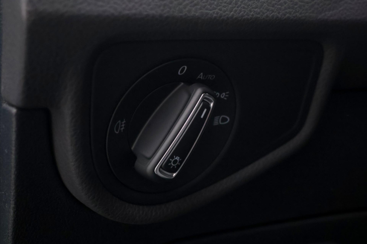Volkswagen Touran 2,0 TDI 110kW R-Line DSG CZ
