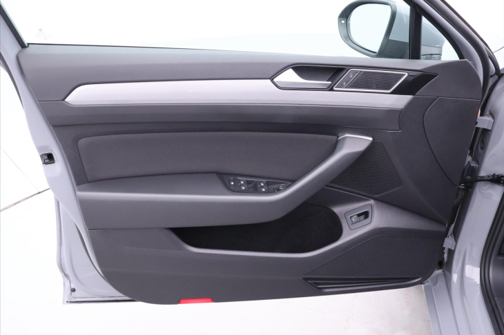 Volkswagen Passat 1,5 TSI 110kW DSG Business CZ