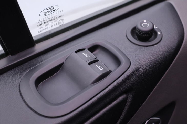 Ford Transit Custom 2,0 TDCI Aut. L2 6-Míst DPH