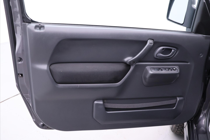 Suzuki Jimny 1,3 JLX 63kW 4x4 Tažné