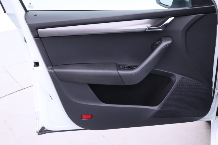 Škoda Octavia 1,6 TDI Clever Navi LED