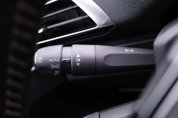 Peugeot 5008 1,2 PT 96kW Allure 7.Míst DPH