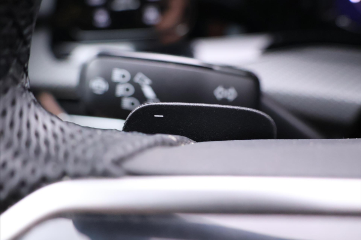 Volkswagen Golf 2,0 TDI DSG R-line Virtual DPH