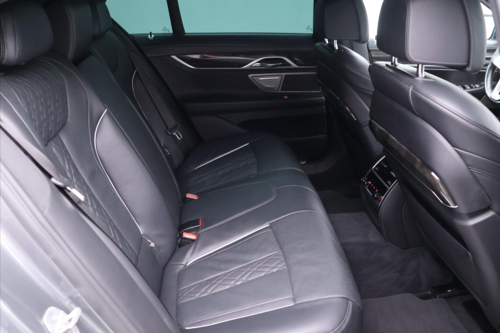 BMW Řada 7 4,4 750i 330kW xDrive DPH