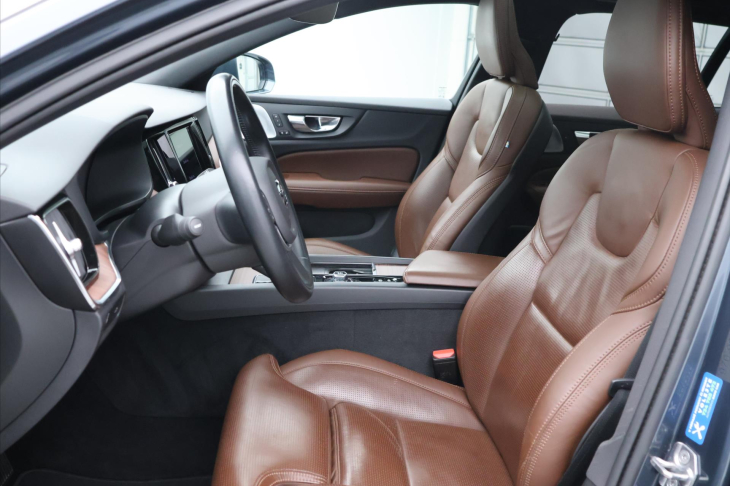Volvo V60 2,0 145kW D4 4x4 DPH Cross Country