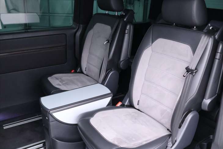 Volkswagen Multivan 2,0 TDI 146kW Highline 4MOT DSG CZ