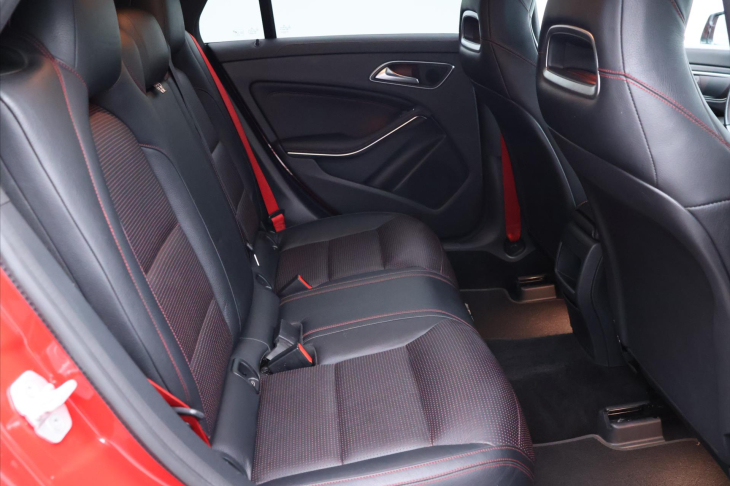 Mercedes-Benz CLA 2,0 45 AMG 280kW 4Matic H&K