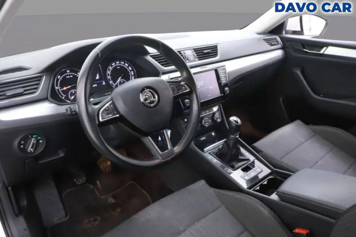Škoda Superb 1,6 TDI Style 1.maj servis kn.