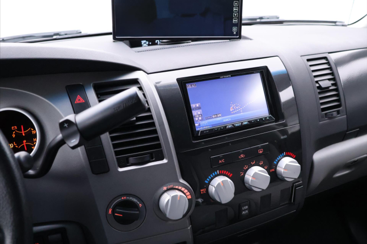 Toyota Tundra 5,7 V8 HEMI 285kW 4x4