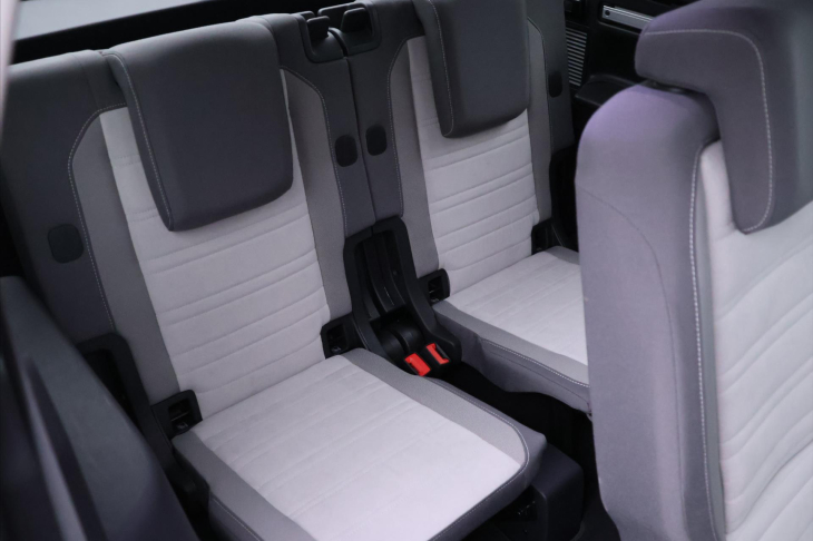 Volkswagen Touran 2,0 TDI DSG Highline 7Míst DPH
