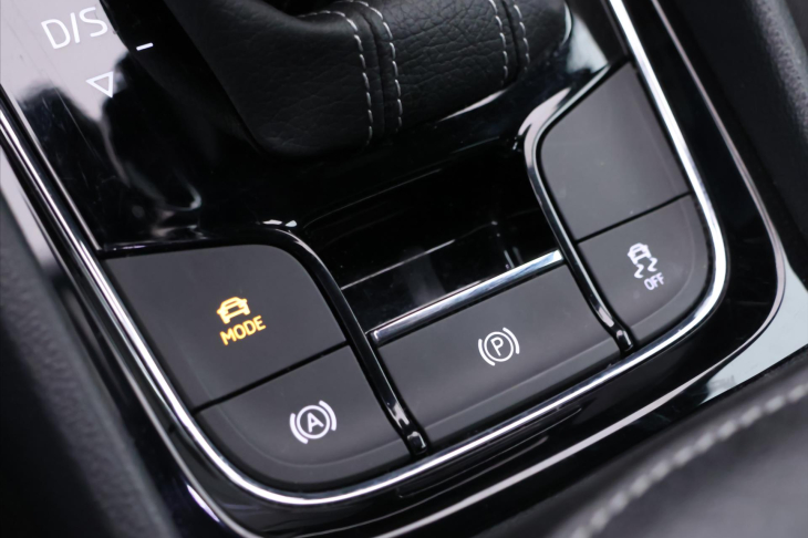 Škoda Karoq 1,5 TSI DSG Sportline 1Maj DPH