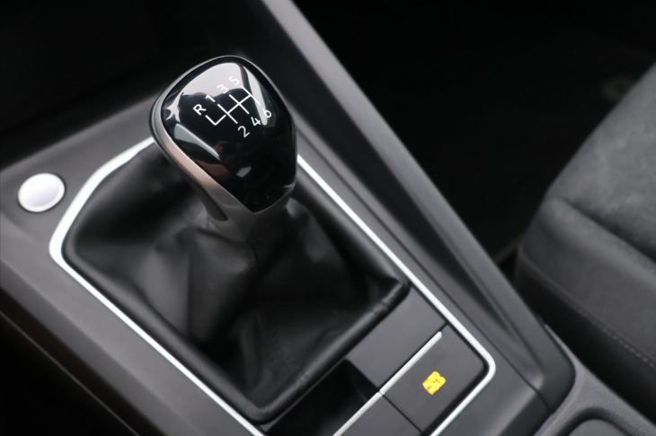 Volkswagen Golf 1,0 TSI 81kW Life M6