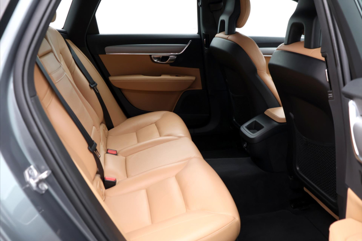 Volvo V90 2.0 D3 110kW Momentum LED
