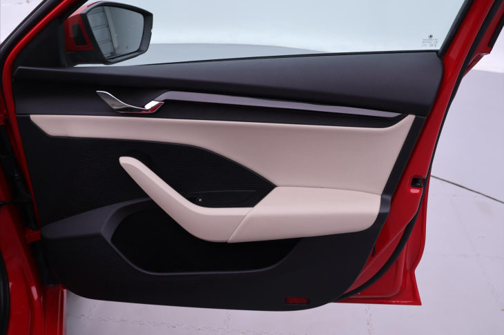 Škoda Octavia 1,5 TSI 110kW Style+matrix DPH