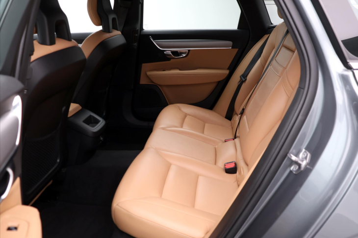 Volvo V90 2.0 D3 110kW Momentum LED
