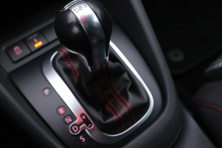 Volkswagen Golf 2.0 GTI 155kW DSG Xenon CZ