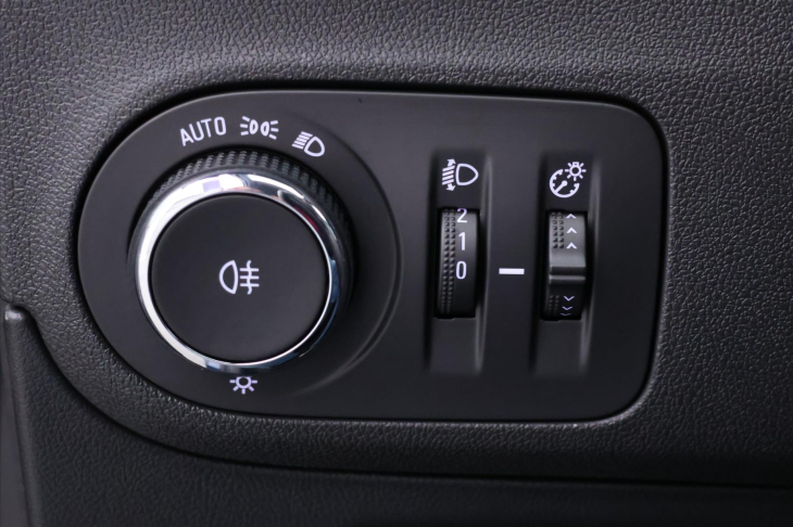 Opel Crossland X 1,2 T 81kW Aut.klima CZ