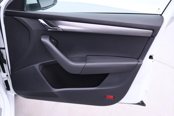 Škoda Octavia 1,6 TDI Clever Navi LED