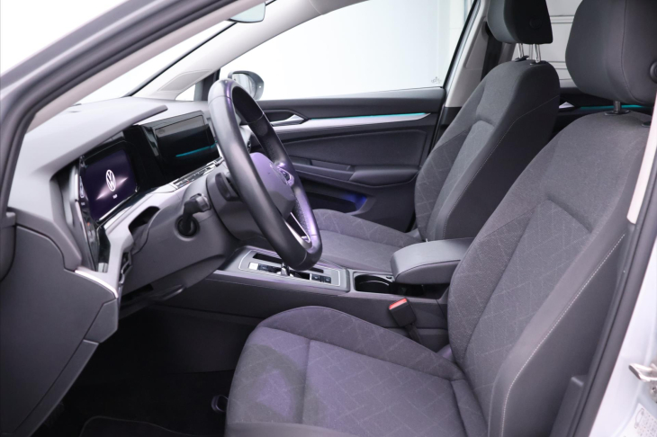 Volkswagen Golf 1,5 TSI 110kW DSG CZ 1.Maj DPH