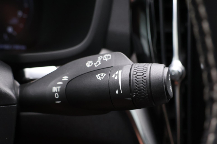 Volvo V60 2,0 T5 184kW Drive-E R-Design