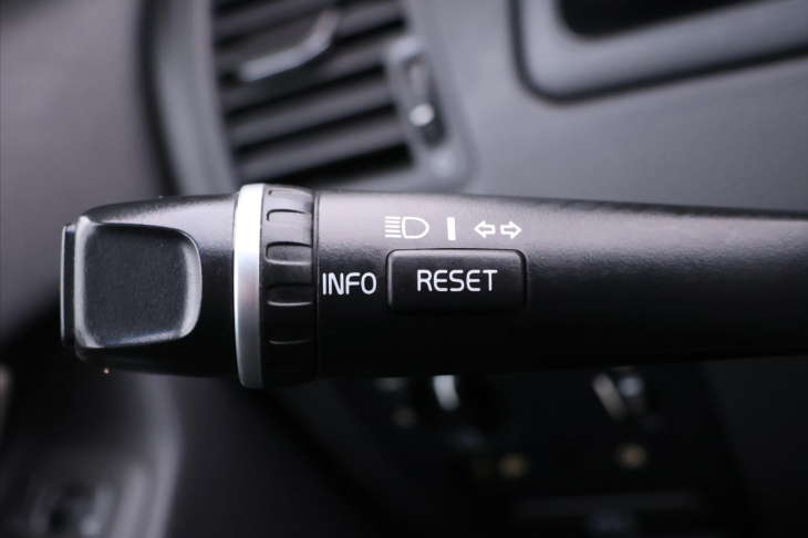 Volvo XC90 2,4 D5 147kW AWD Summum 7-Míst