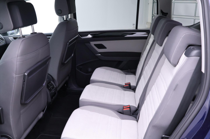 Volkswagen Touran 2,0 TDI DSG Highline 7Míst DPH