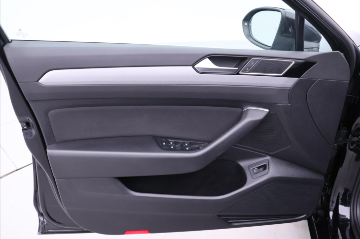 Volkswagen Passat 2,0 TDI 140kW DSG Business LED