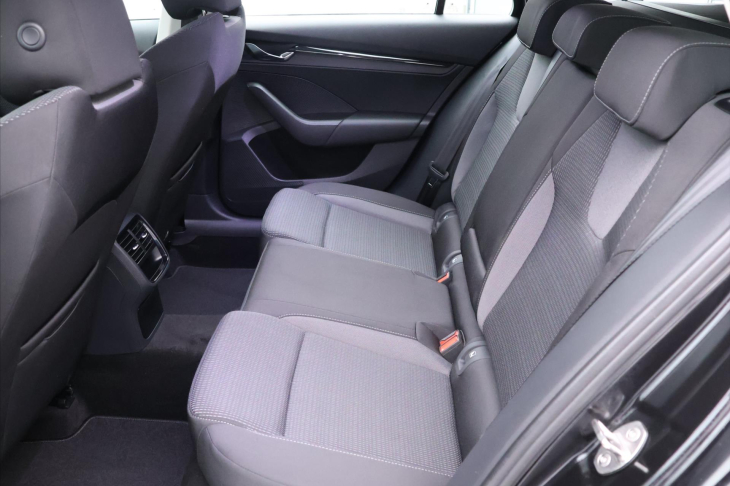 Škoda Octavia 2,0 TDI 85kW Ambition DSG DPH