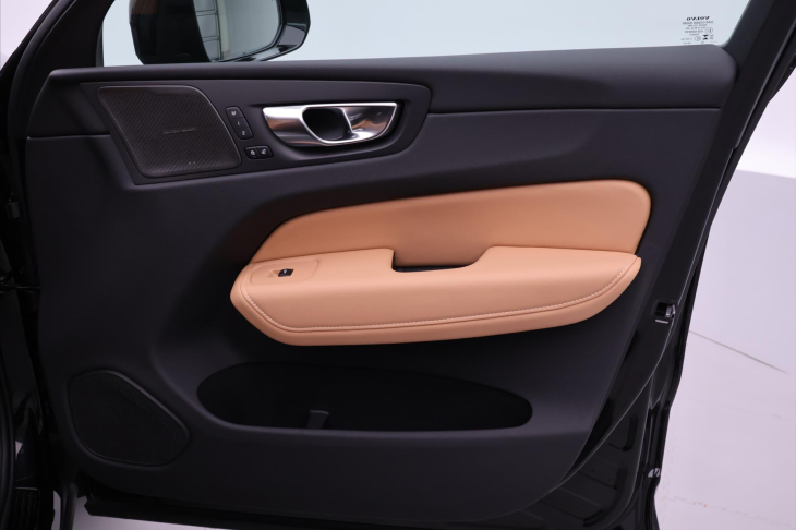 Volvo XC60 2,0 B5 AWD 184kw Ultra Dark