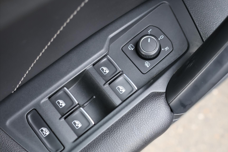 Volkswagen Tiguan 2,0 TDI DSG 4x4 CZ DPH R-Line