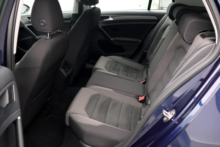 Volkswagen Golf 1,0 TSI 81kW DSG Navi 1.Maj