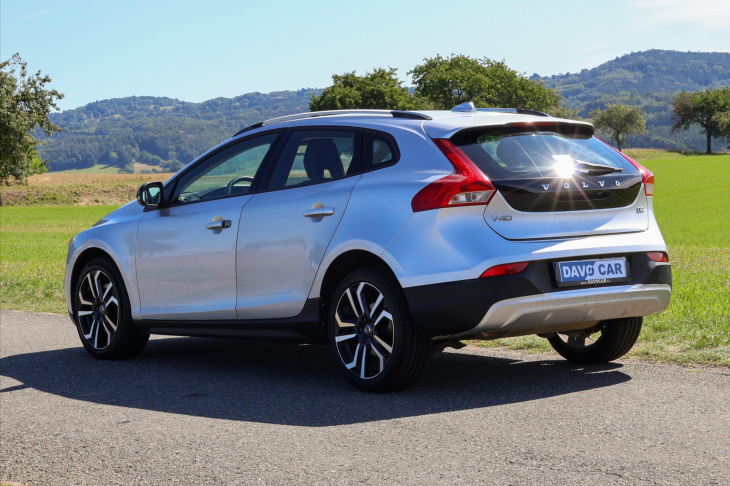 Volvo V40 2,0 D2 Aut. Cross Country 1Maj
