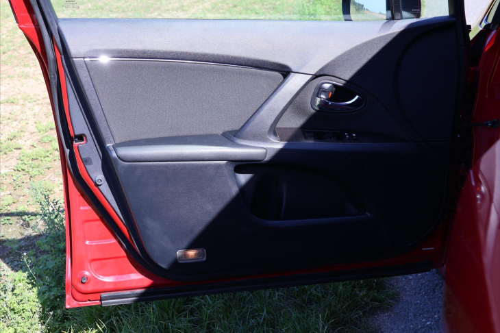 Toyota Avensis 2,2 D-4D 110kW Xenon Kessy