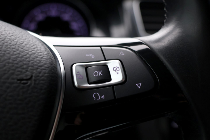 Volkswagen Golf 1,0 TSI 81kW DSG Navi 1.Maj