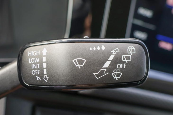 Volkswagen Transporter 2,0 TDI DSG DR 8-Míst Bulli