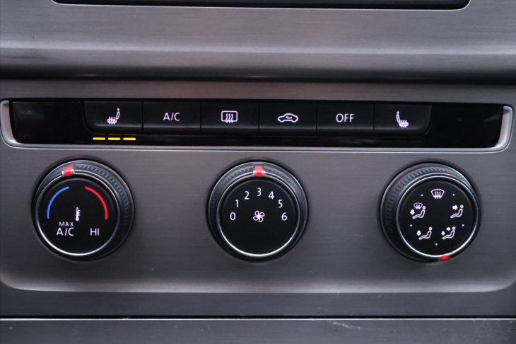 Volkswagen Golf 1,6 TDI Navi Aut.klima Kůže